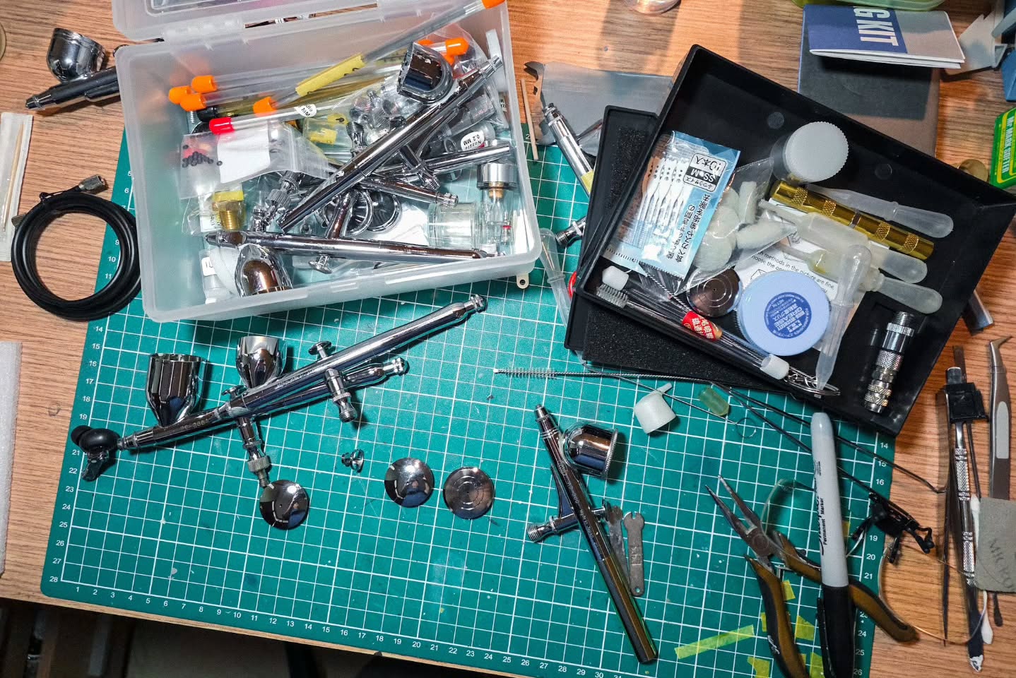 Cannibalizing my dead airbrushes to get a few working ones. Managed to cobble together an Anzen HP-2A 0.2mm and a Procon Boy PS-266 0.5mm to complement my three existing ones. They will need to be tested first tho..Meanwhile I'm keeping my long dead first airbrush from 2000: a Richpen 0.3mm..#scalemodel #scalemodelling